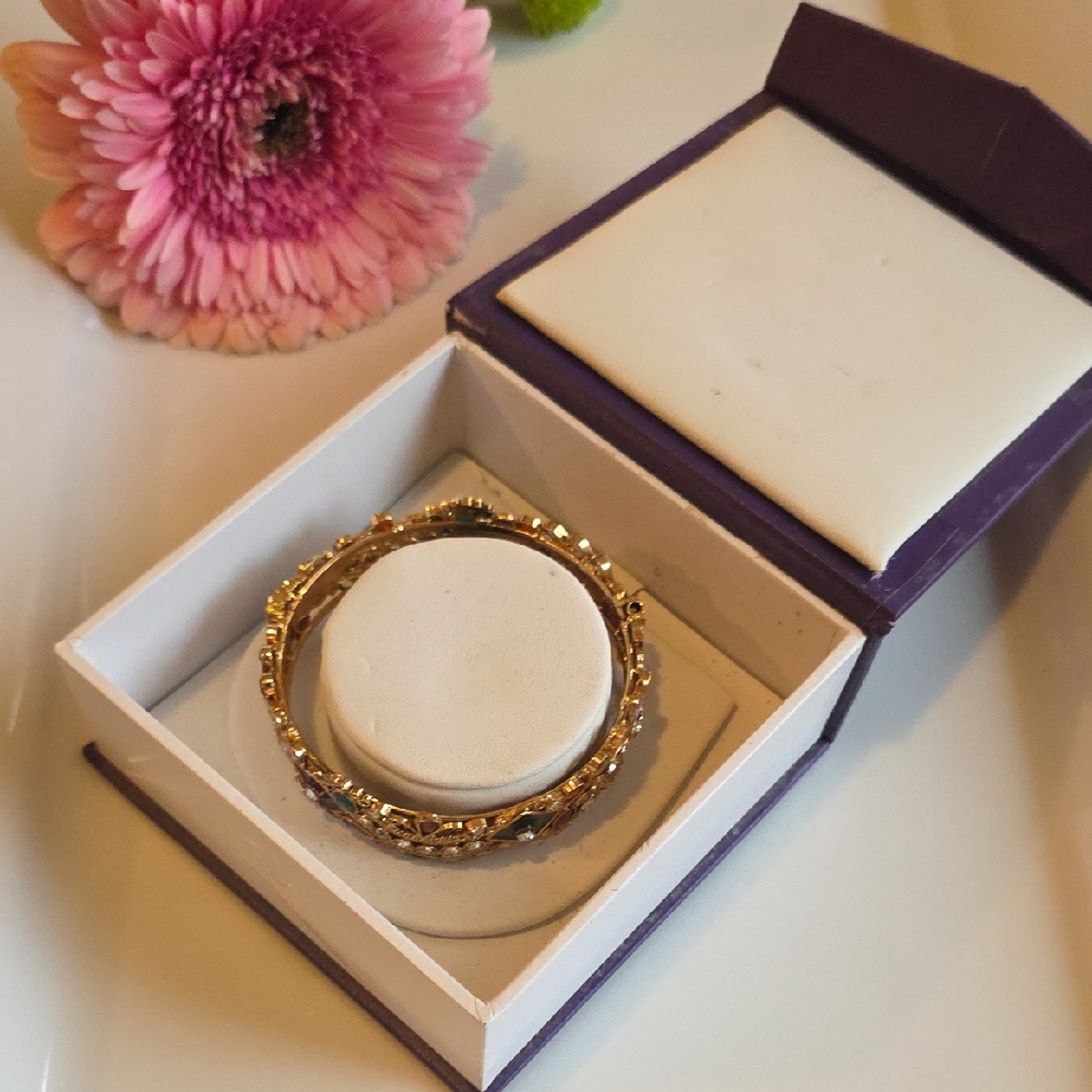 Elegant Gold Women's Bracelet